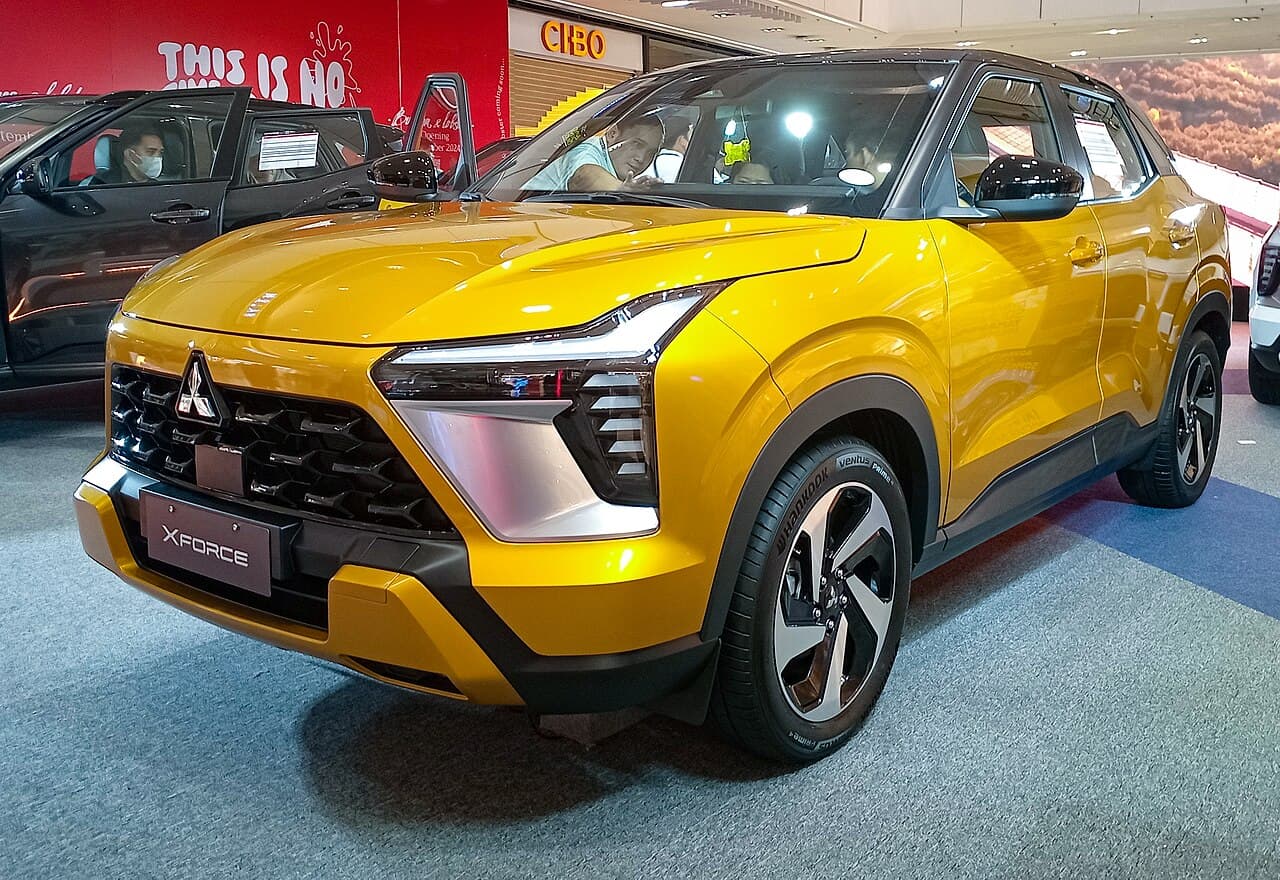 Mitsubishi Destinator xám graphite